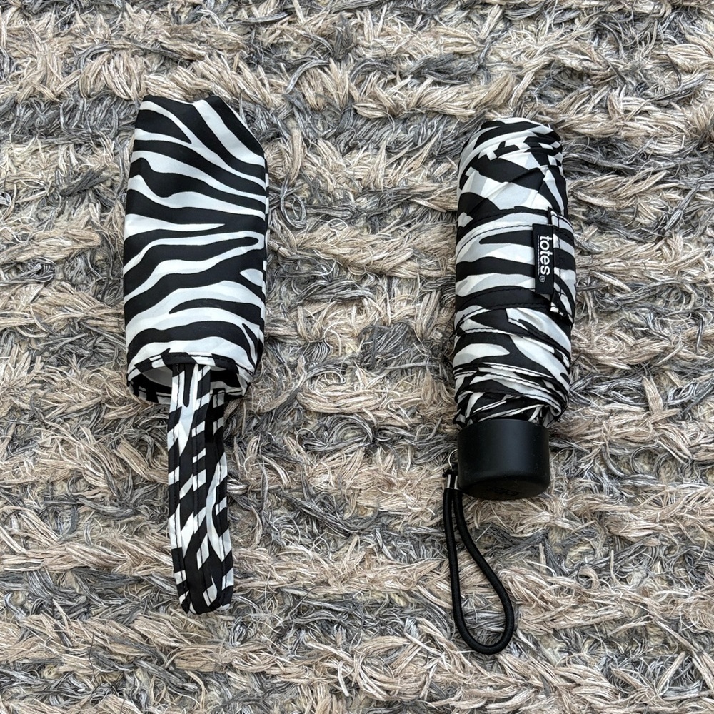 Portable Zebra Print Compact Purse Umbrella, Adorable & Portable - Picture 3 of 5